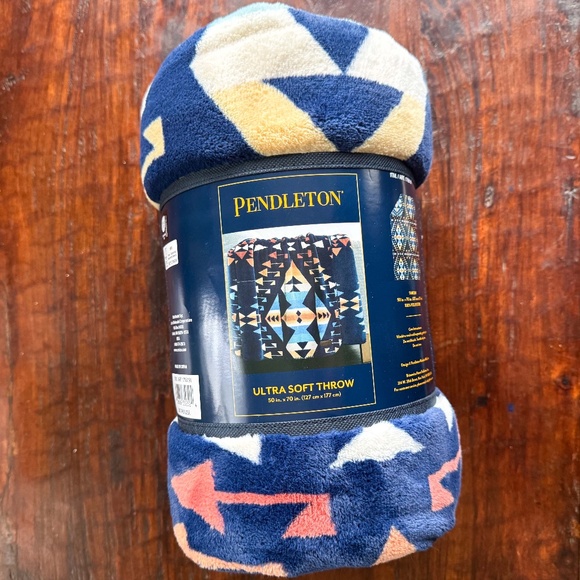 NWT Pendleton Big Thunder Navy Aztec Southwestern Geometric Fleece Throw Blanket - Picture 1 of 10
